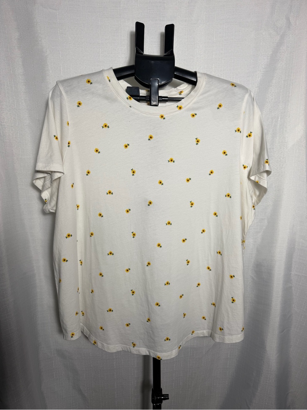 Old Navy Cream Short-Sleeve Tee with Tiny Yellow Floral Print